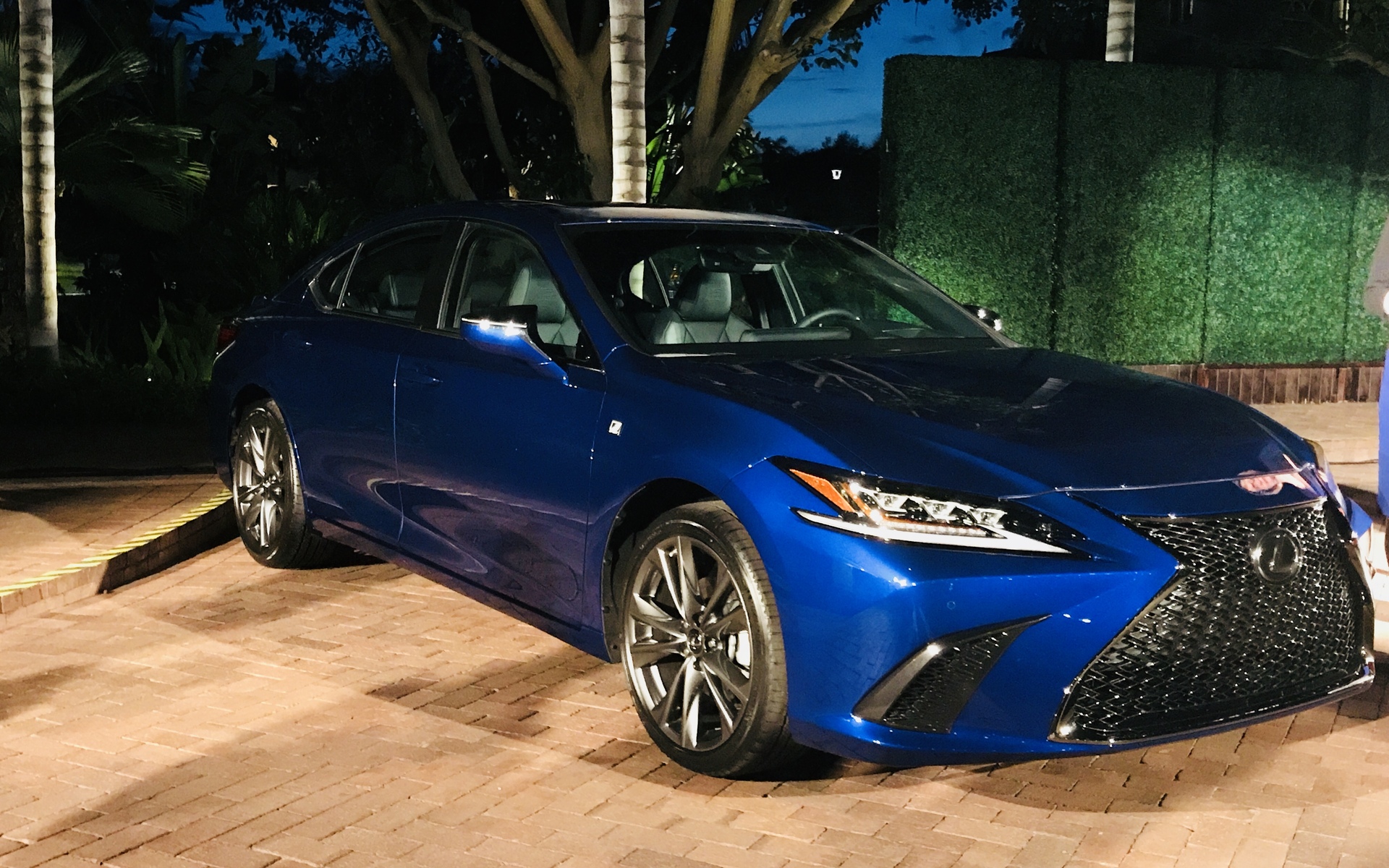 Image illustrant l'article: Lexus ES 2019 : la voici en primeur
