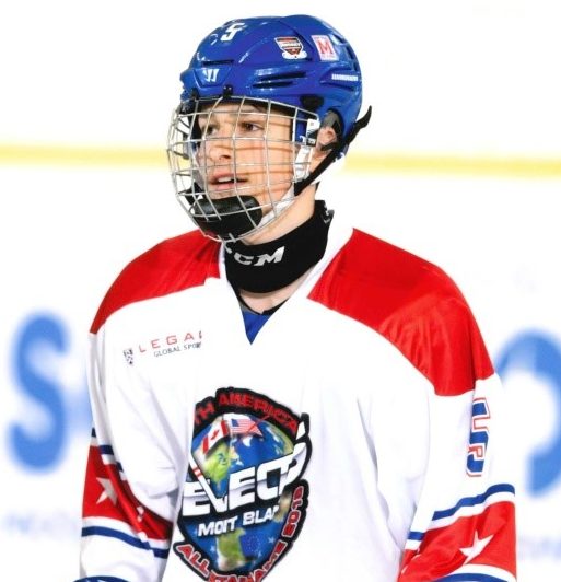 Image illustrant l'article: Un hockeyeur de 13 ans parmi les meilleurs joueurs nord-américains