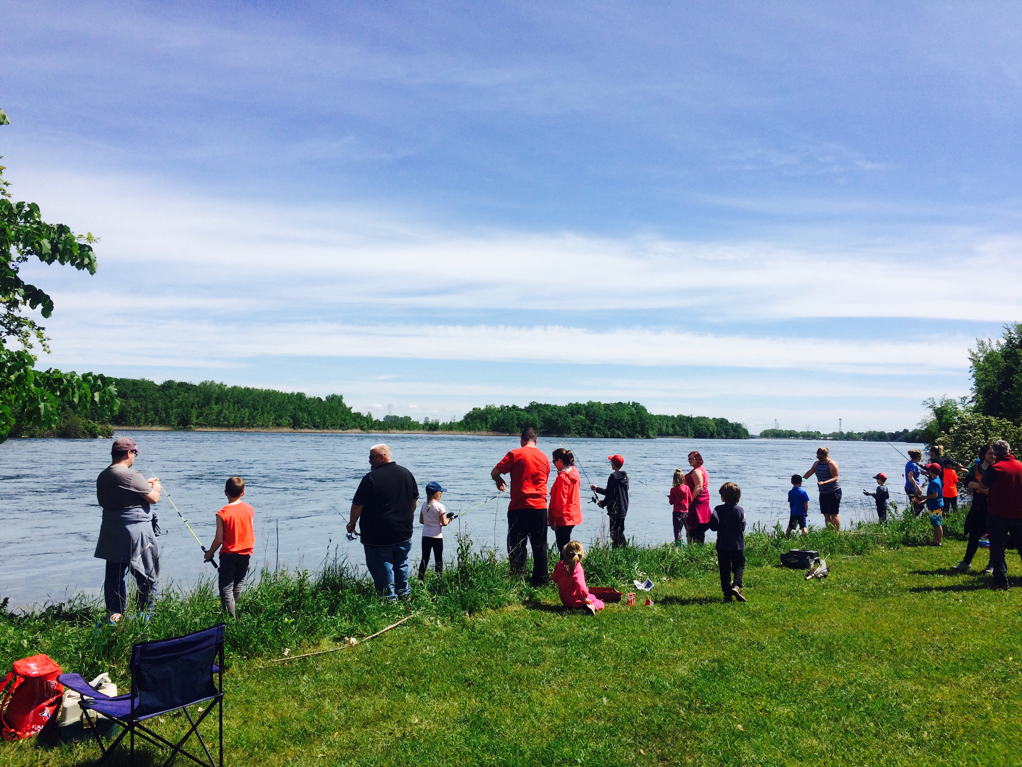 Journée de pêche familiale au Parc des Iles