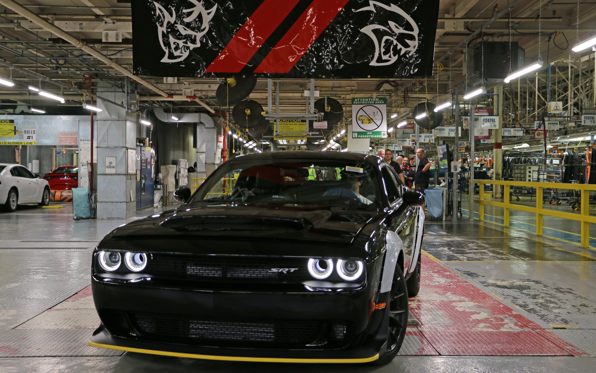 Voyez la dernière Dodge Challenger SRT Demon sortir de l’usine!