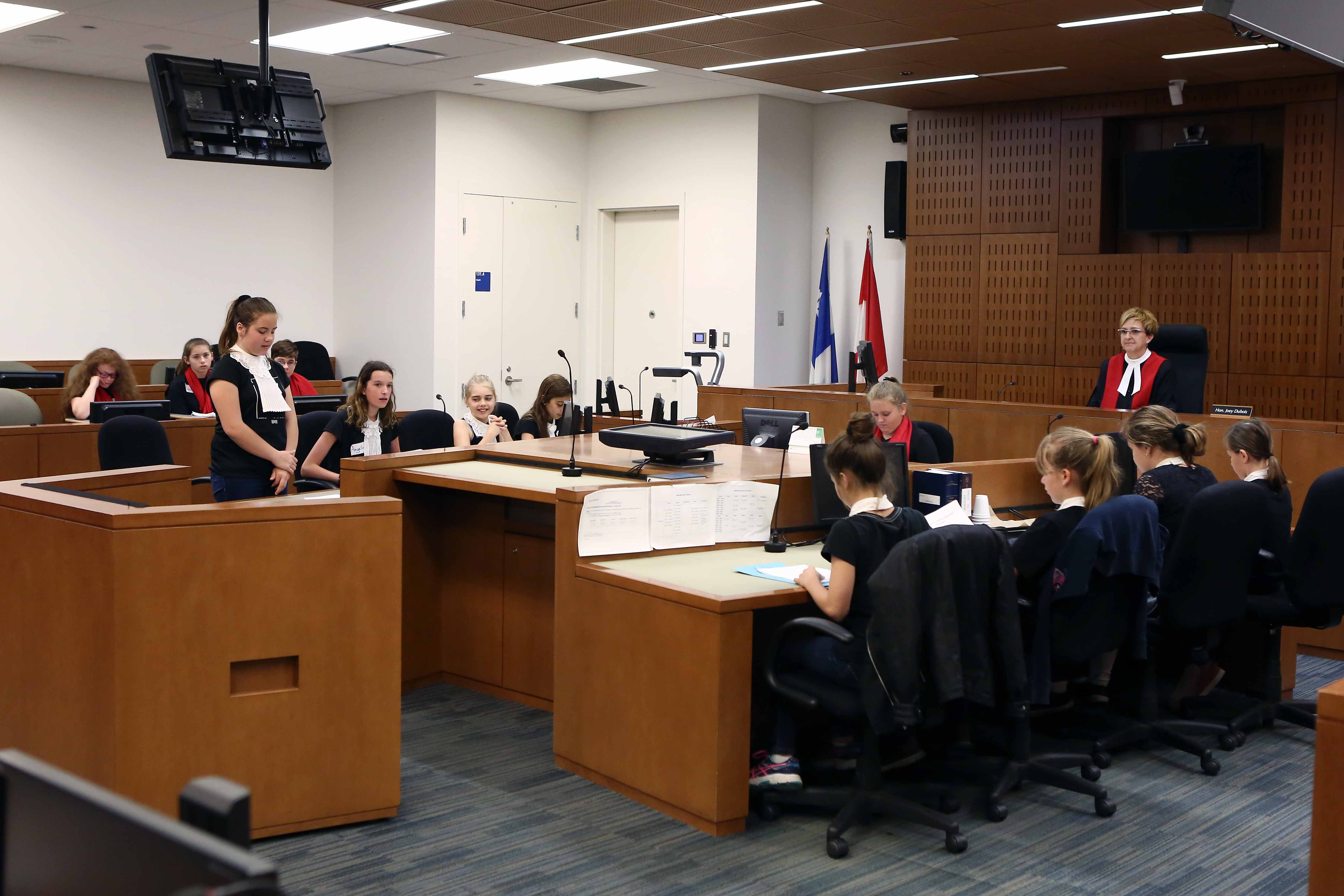 Des élèves de 5e année devant le juge pour une bonne raison