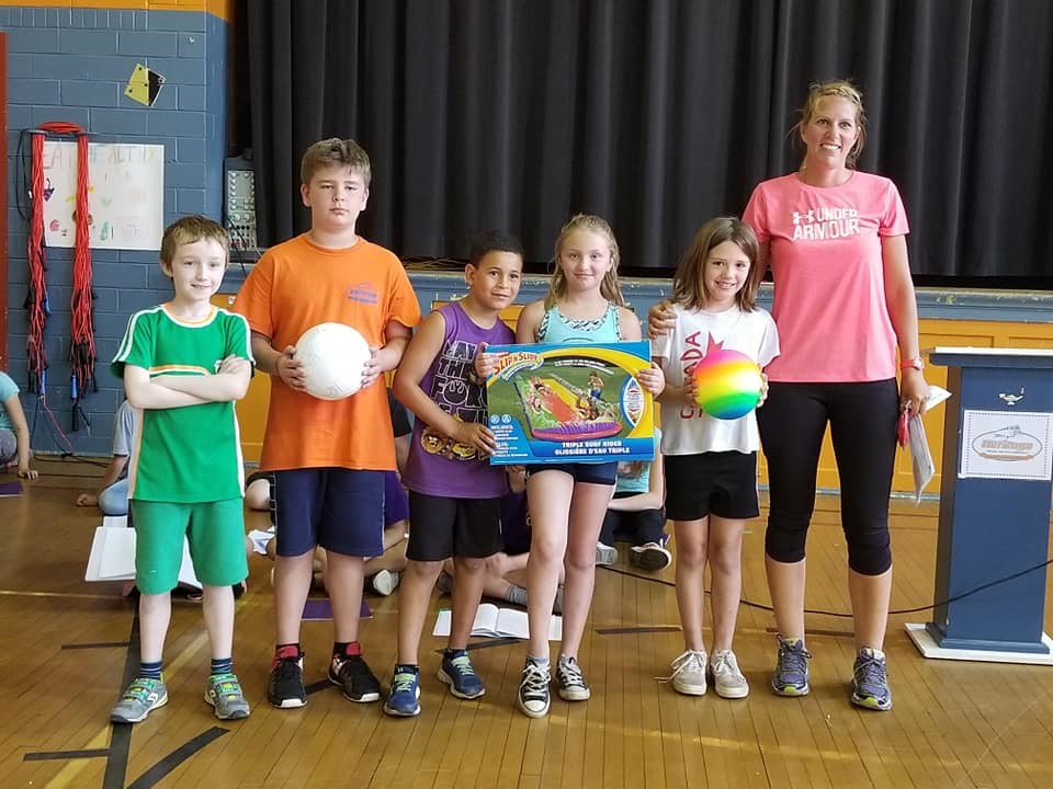 Image illustrant l'article: Des jeunes «sautent en cœur» pour amasser près de 2 500 $