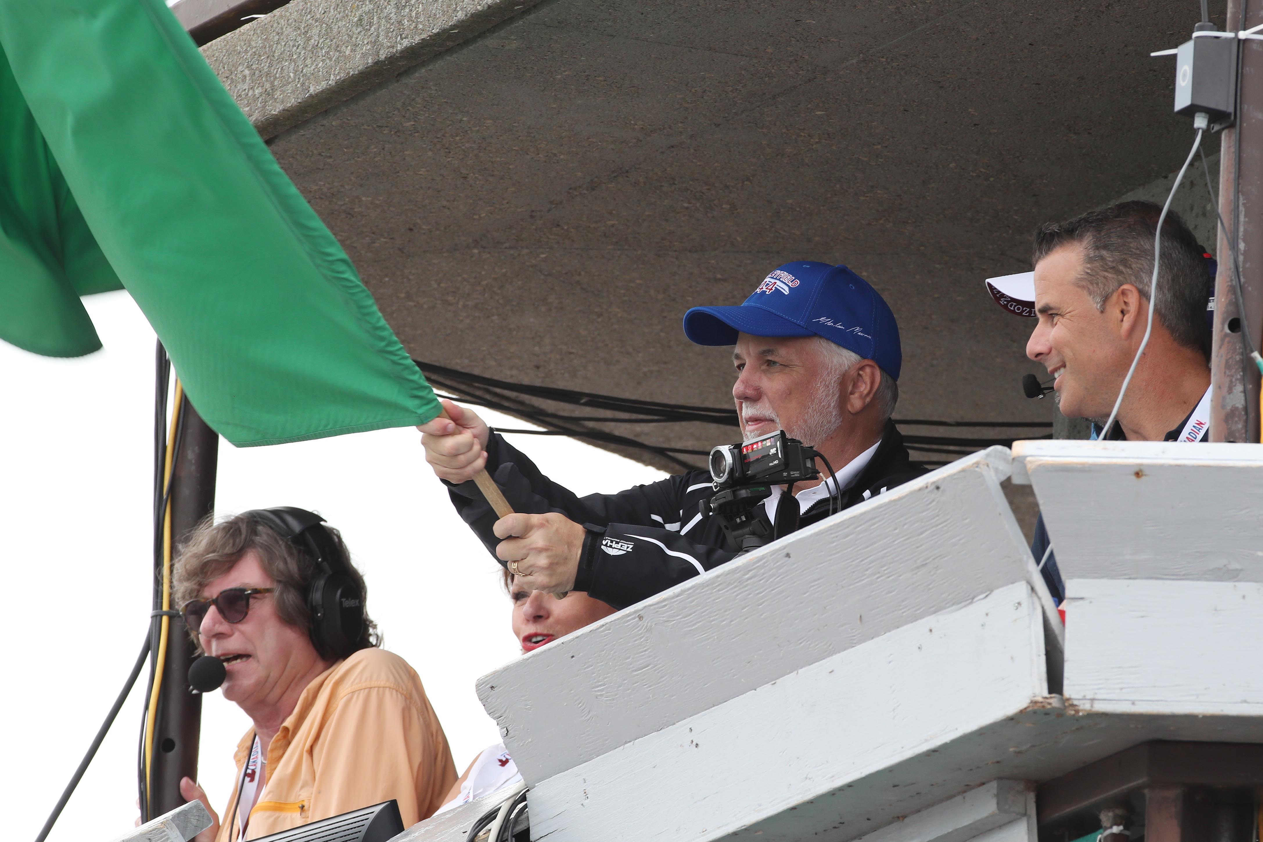 Image illustrant l'article: Le premier ministre Couillard accueilli aux Régates de Valleyfield