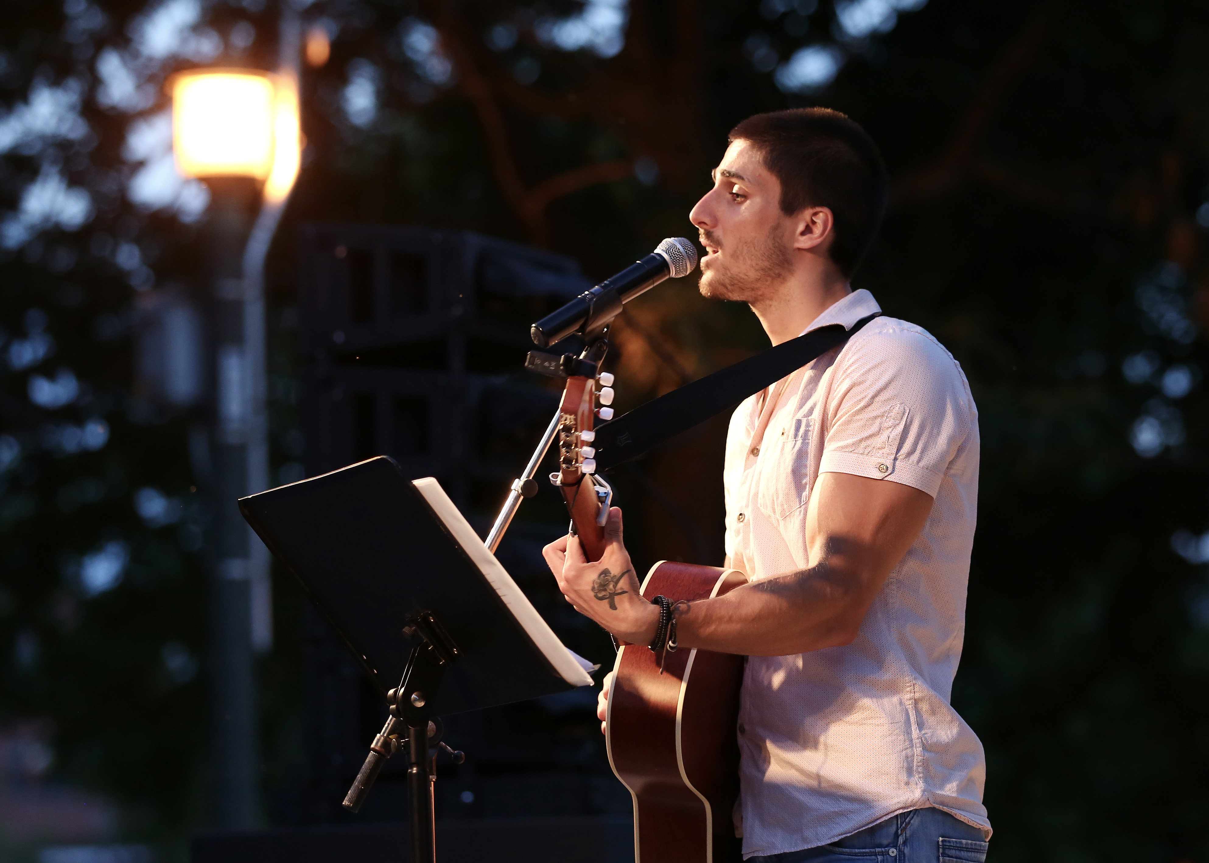 Kevin Bazinet attire une bonne foule pour la finale des Mardis en musique