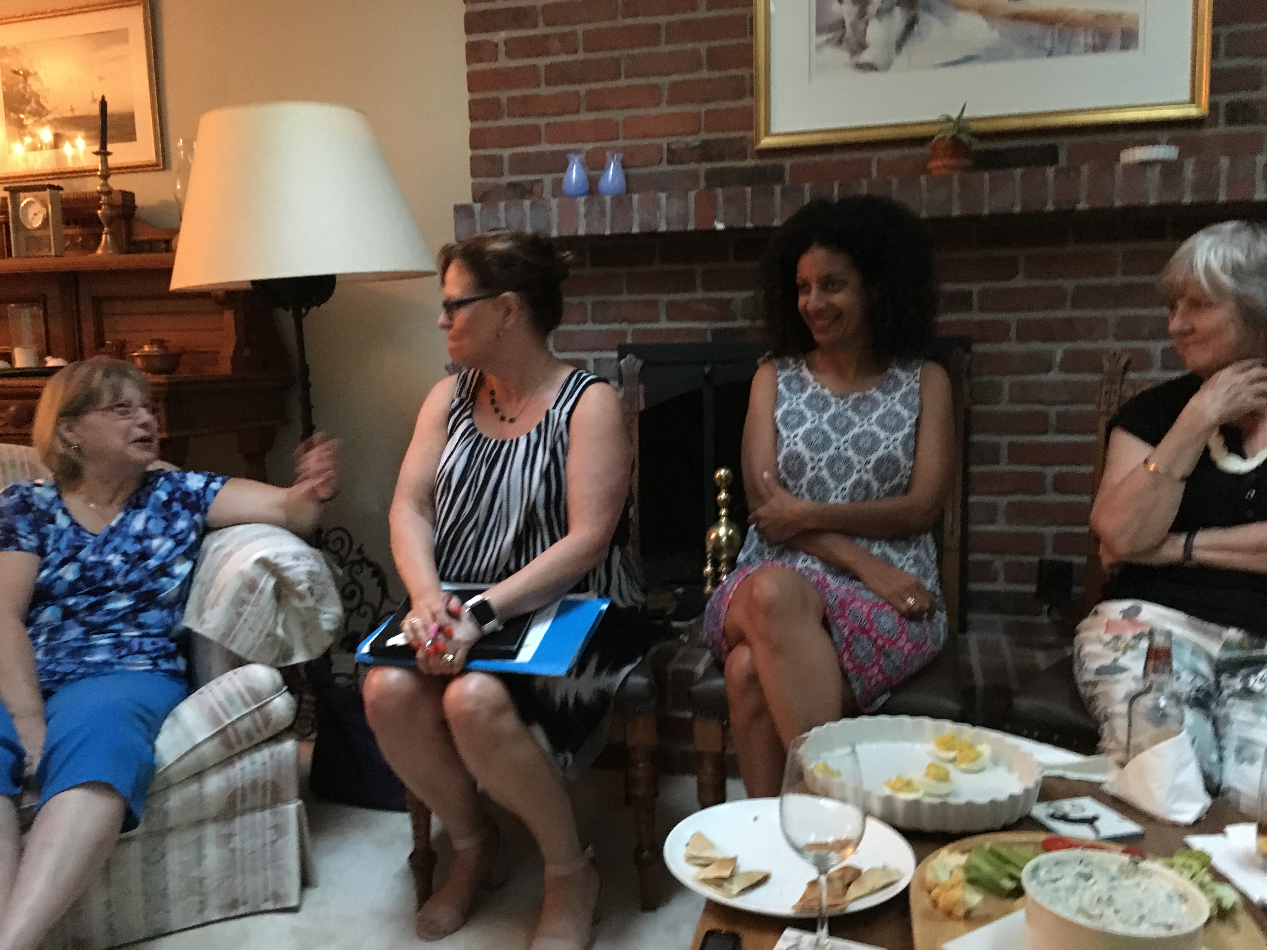 Lucie Charlebois et Dominique Anglade en assemblée de salon