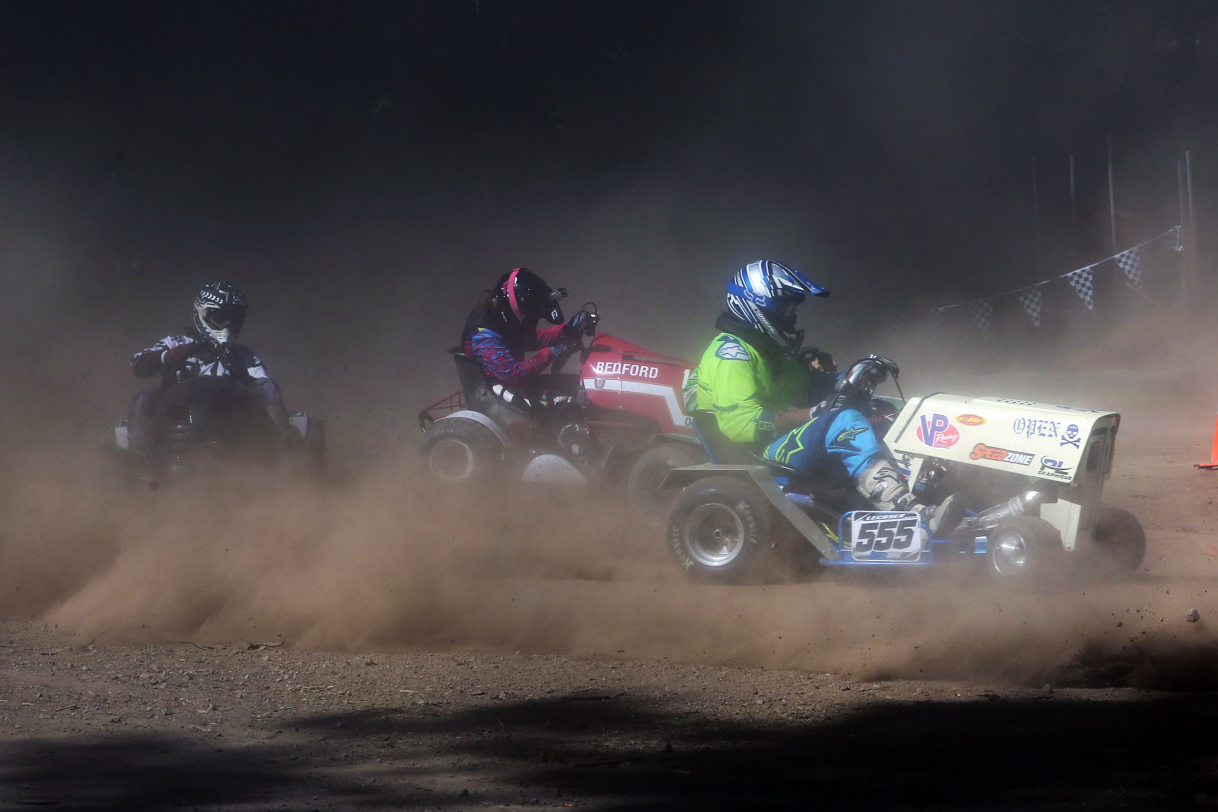 Mordre dans la poussière