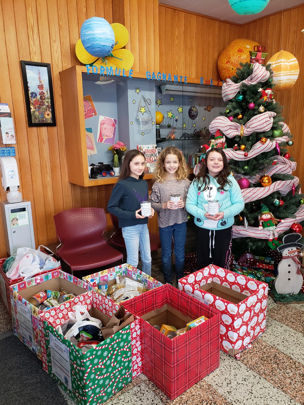 Altruistes et généreux écoliers de 4e année