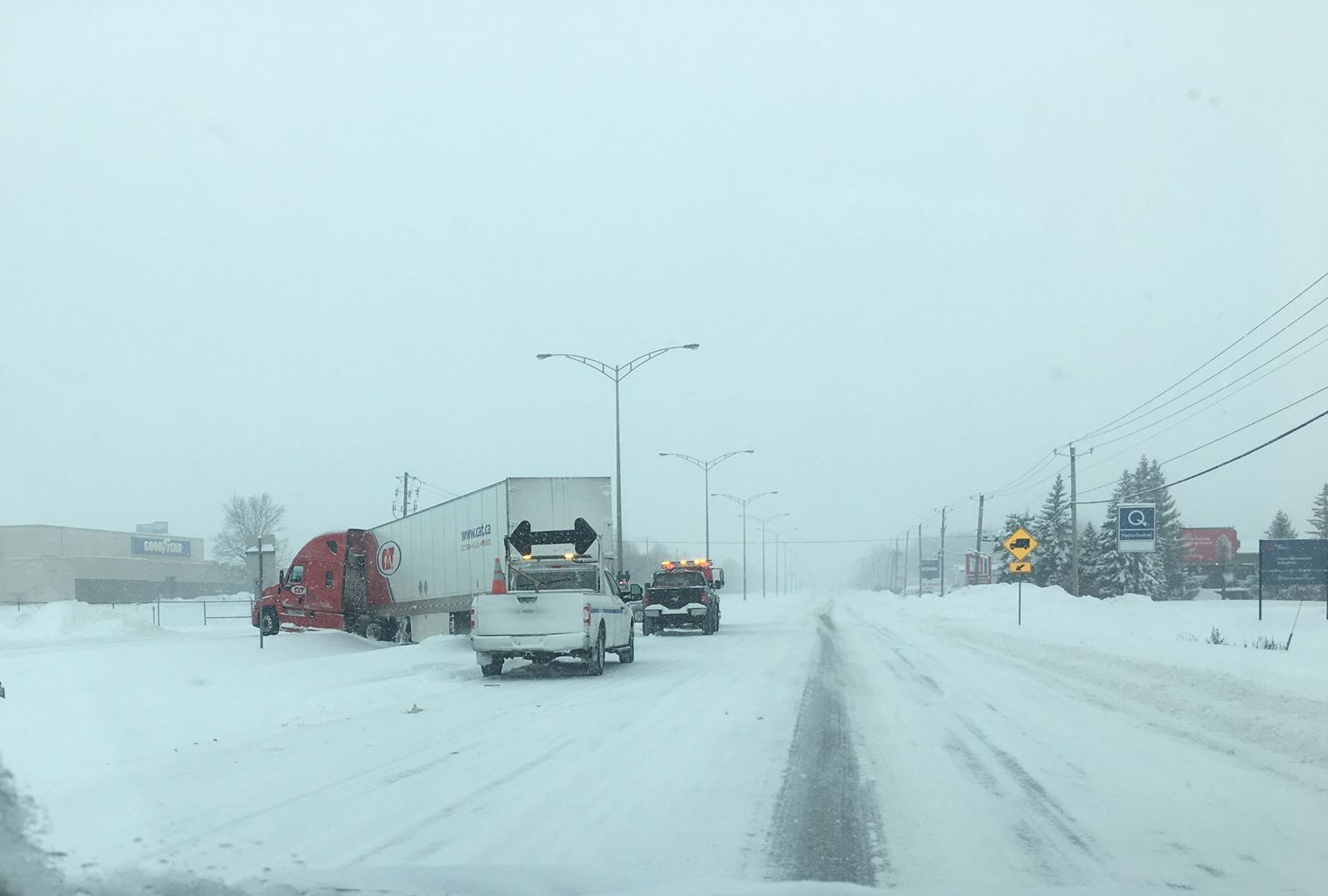 Opération remorquage sur le boul. Mgr-Langlois