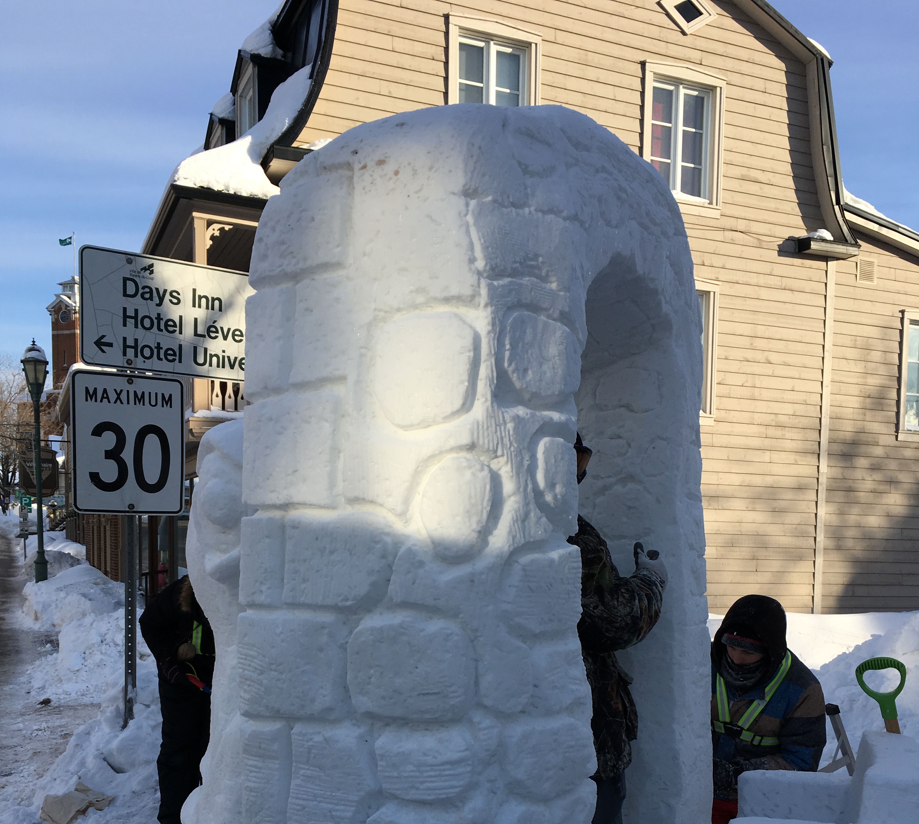 Image illustrant l'article: Des sculptures sur neige pour le moins originales