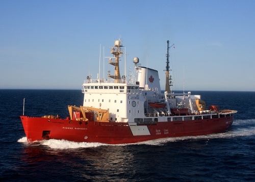 Un brise-glace dans la voie maritime