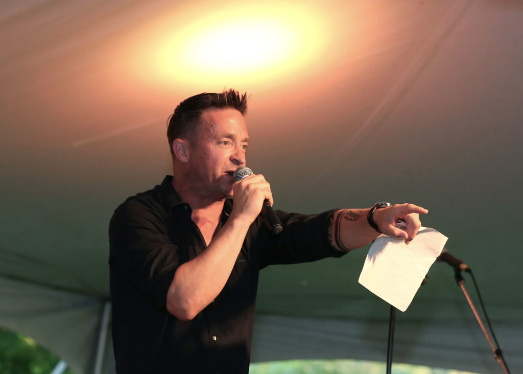 Image illustrant l'article: Mario Tessier en spectacle à l'école Arthur-Pigeon