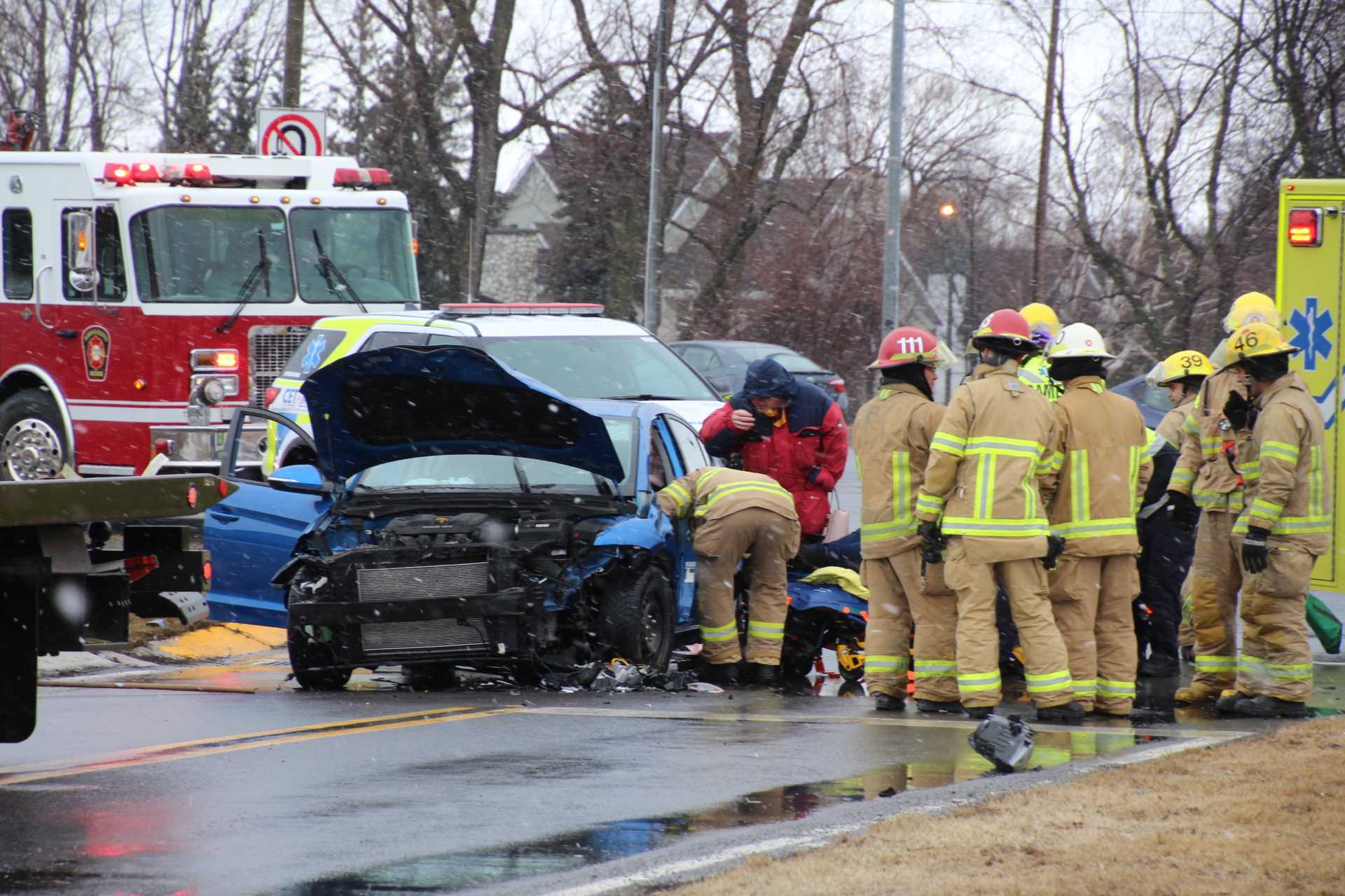 Conductrice emprisonnée dans sa voiture