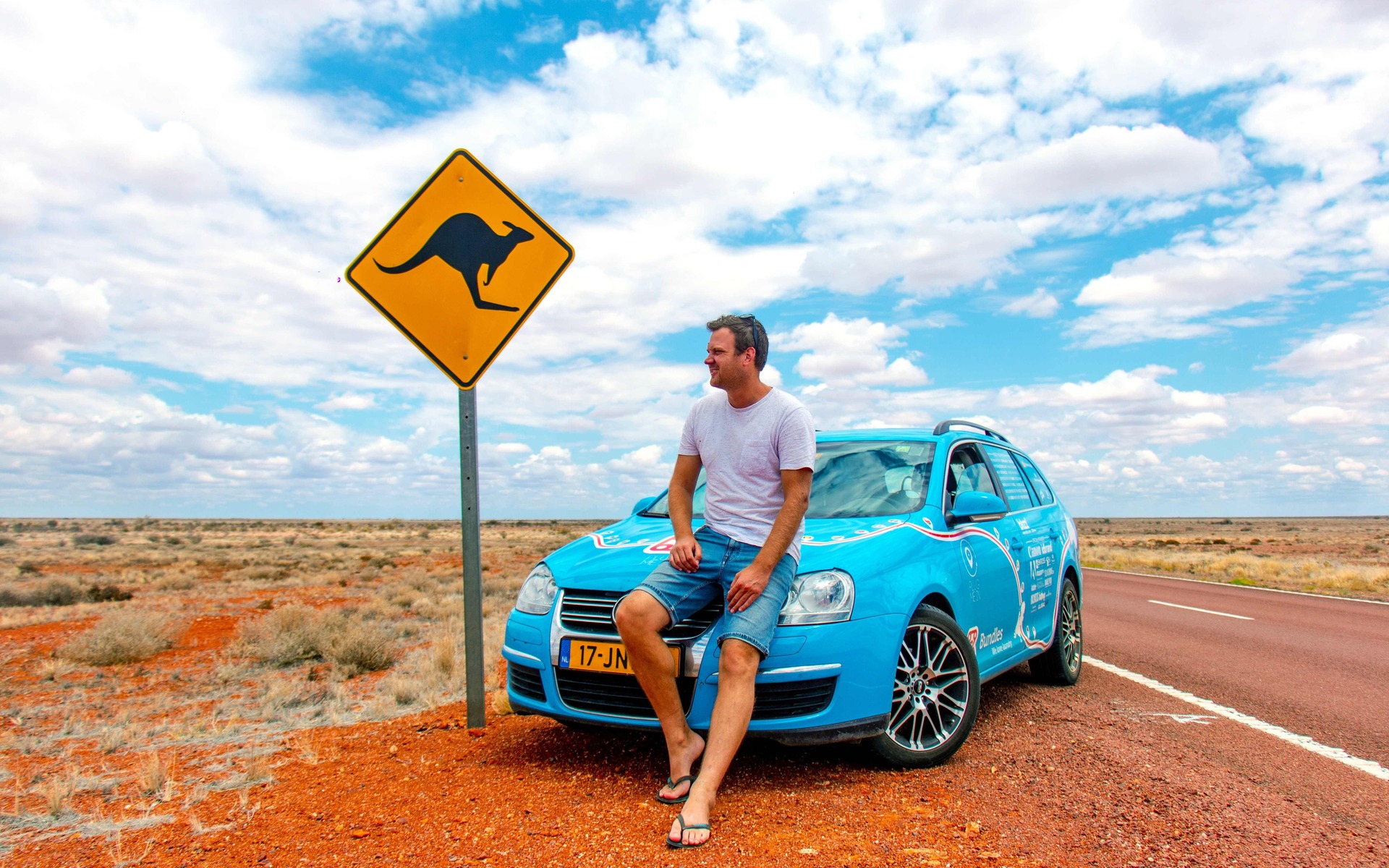 Il complète le « voyage le plus long du monde » en voiture électrique