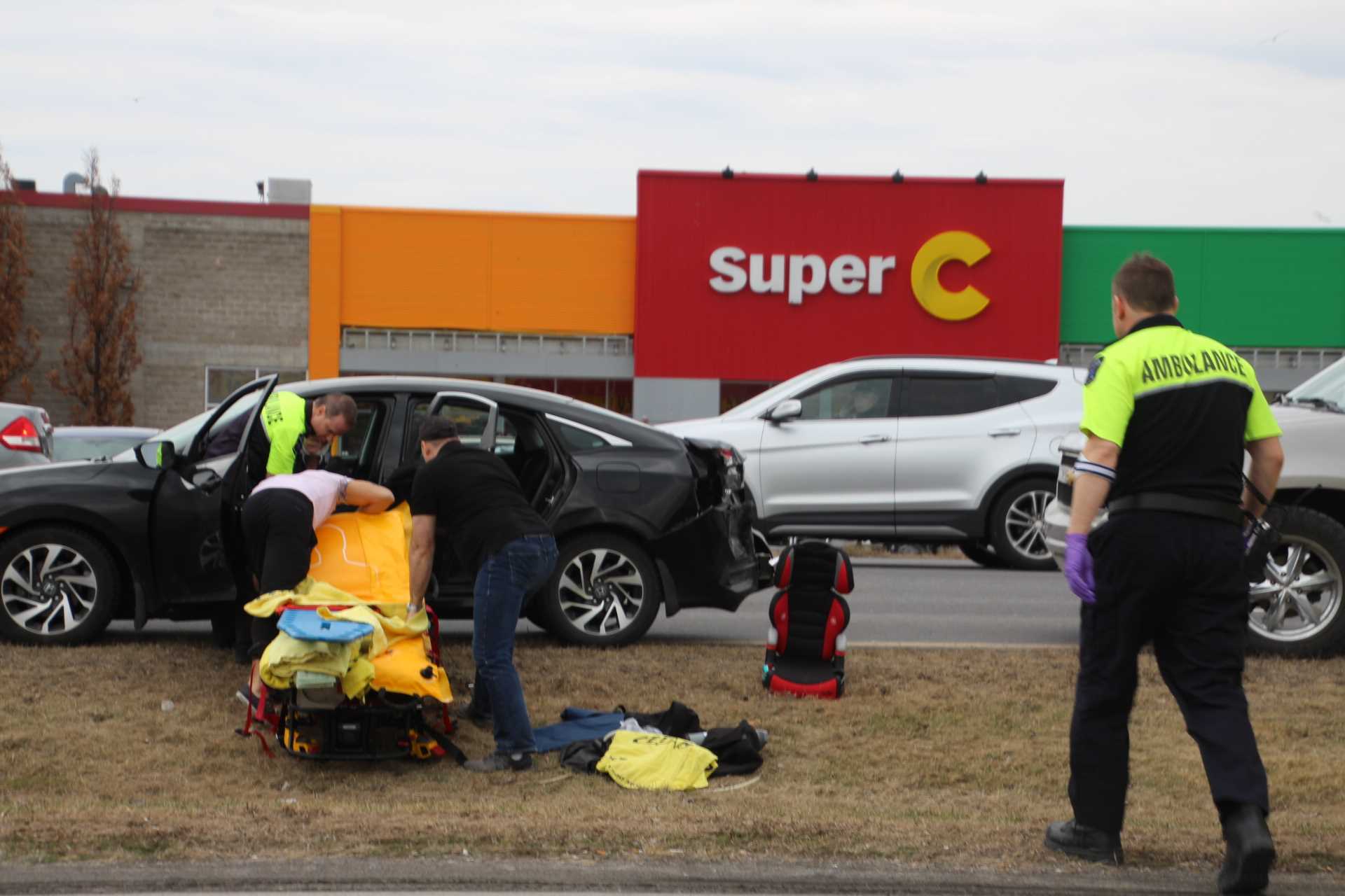 Des véhicules se tamponnent: un enfant blessé