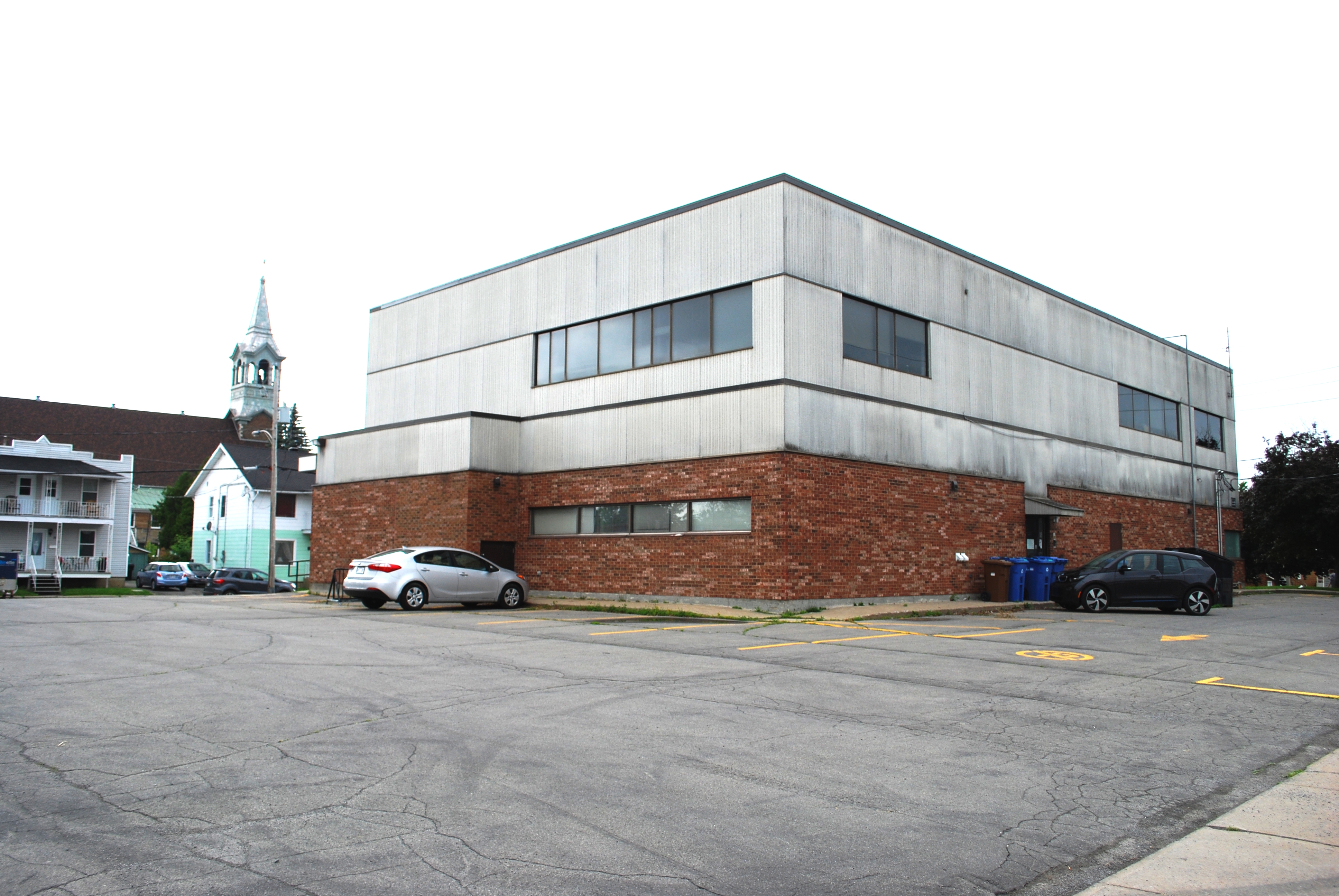 L’édifice Raphaël-Barrette sera libéré de son asphalte