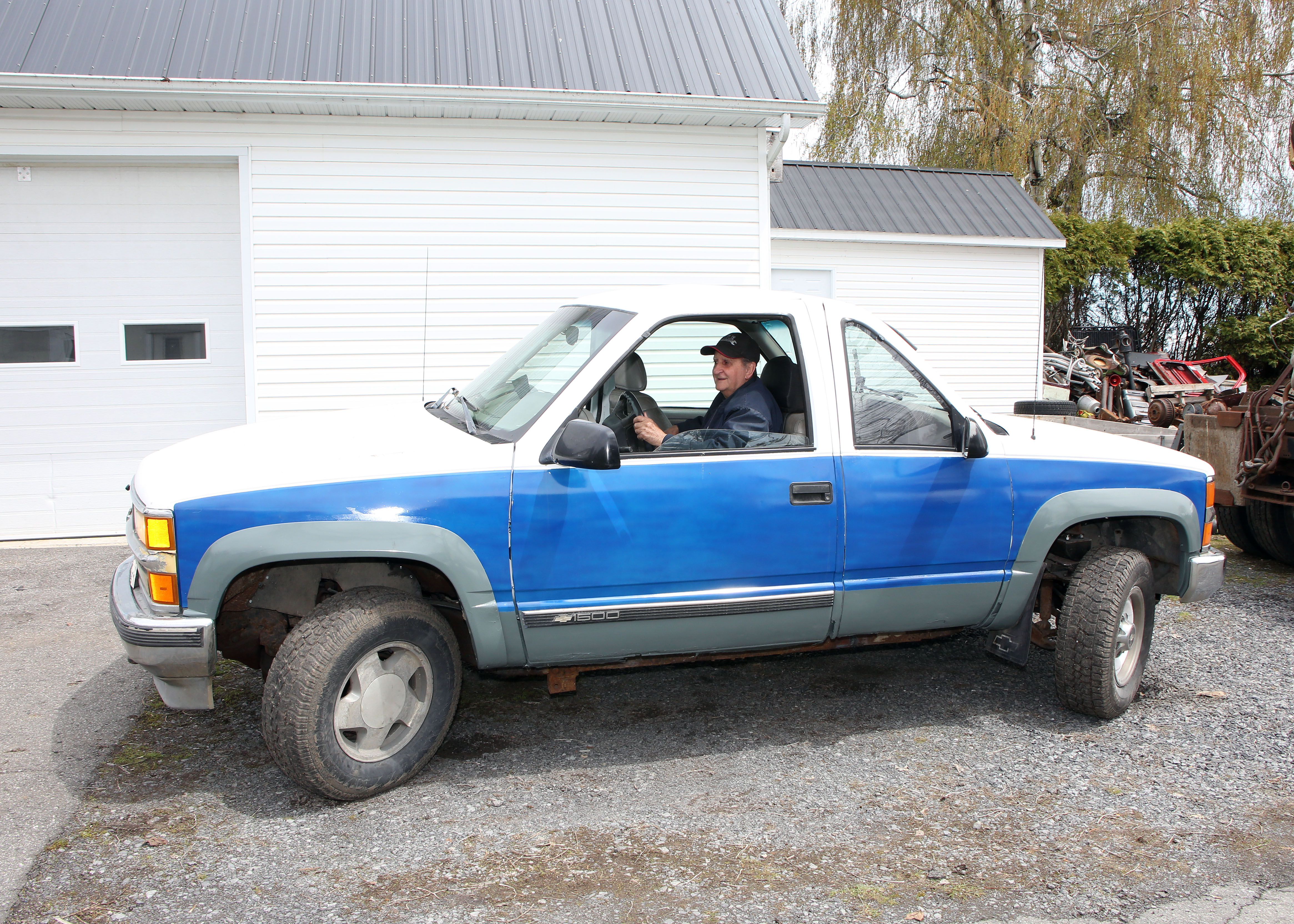 Un camion sans queue ni tête à la Marina de l’Anse