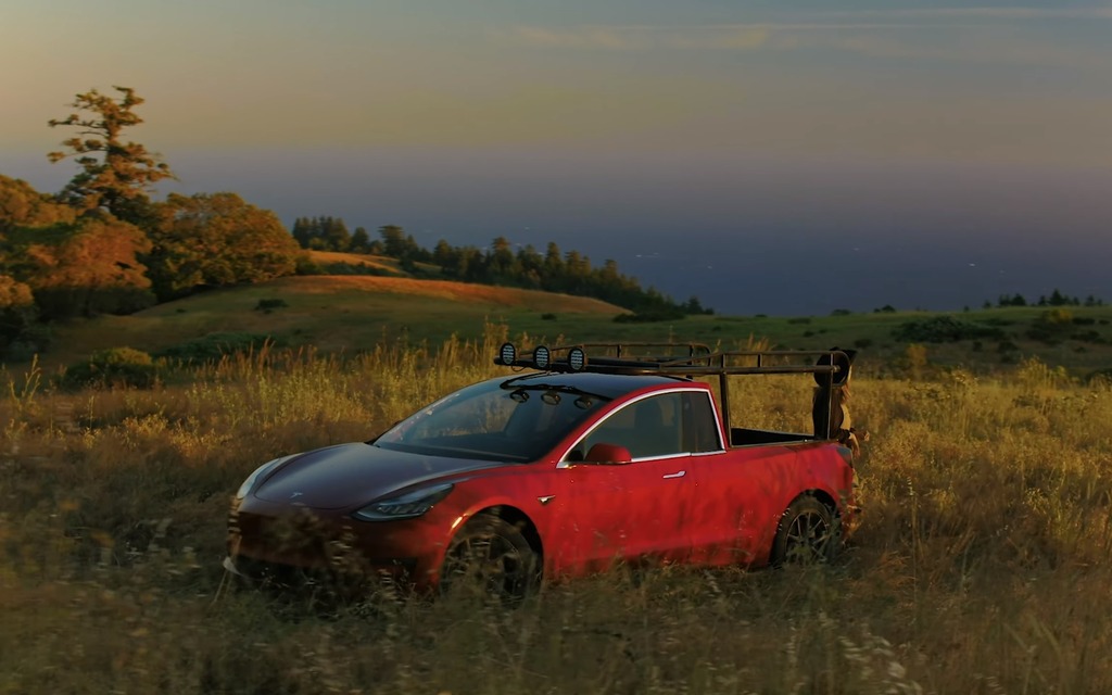 En vidéo : elle transforme sa Tesla en camionnette