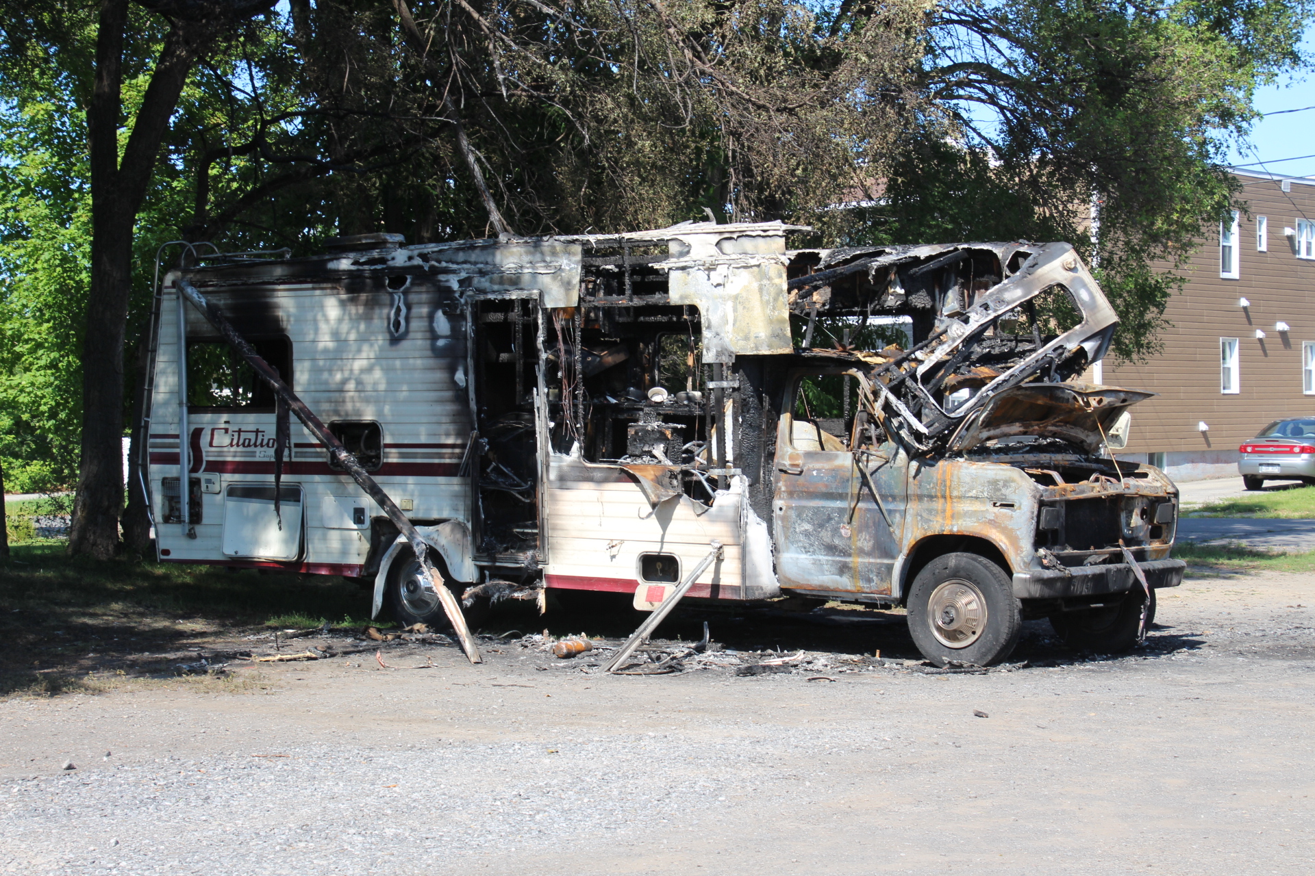 Un VR est la proie des flammes dans Bellerive