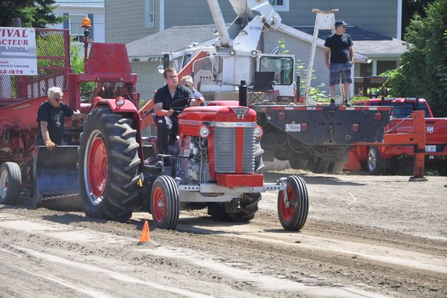 Saint-Clet présente la Tire de tracteurs antiques le 14 septembre