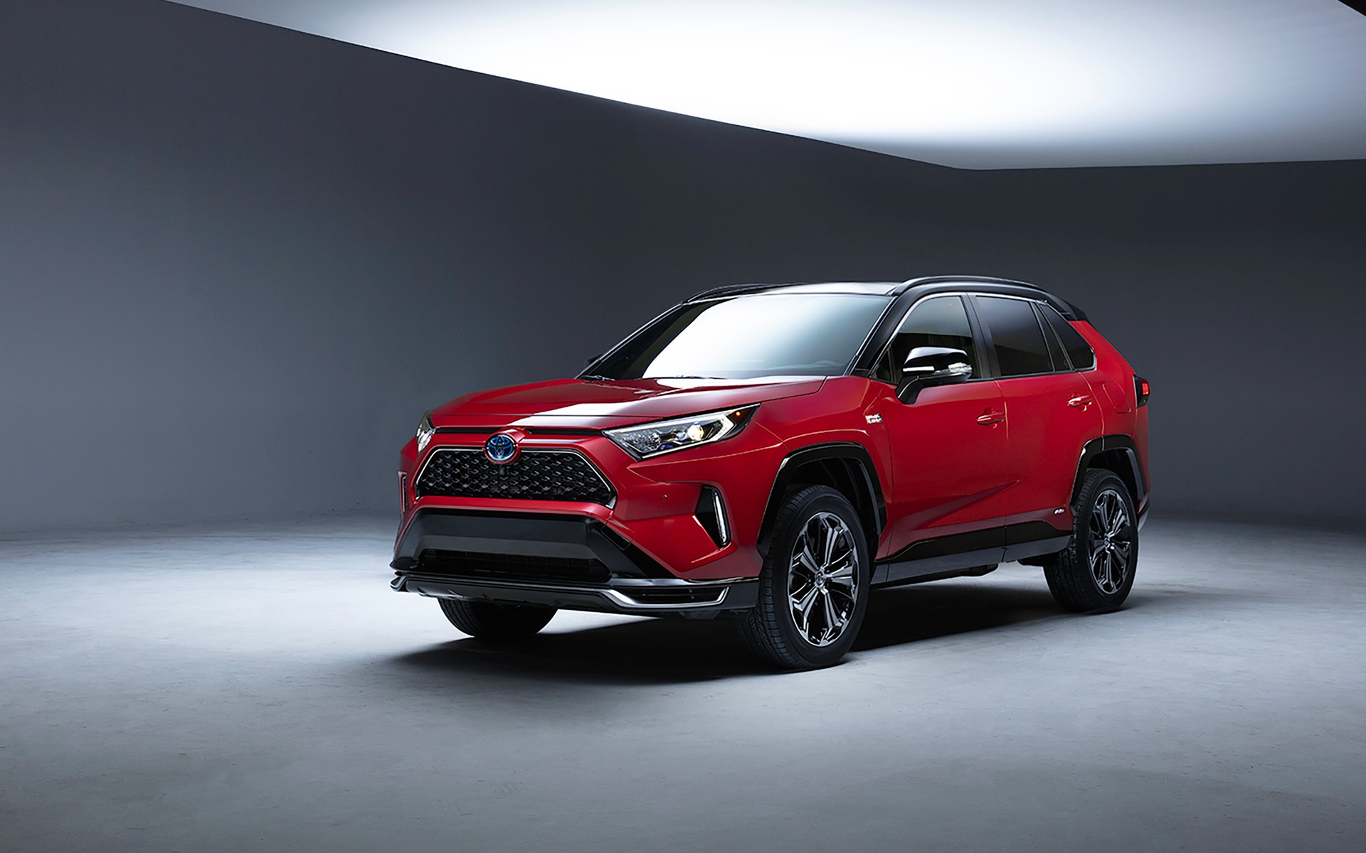 Image illustrant l'article: Le Toyota RAV4 branchable 2021 se dévoile déjà