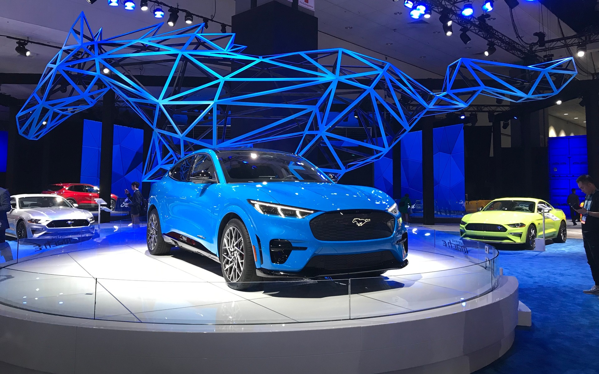 Image illustrant l'article: Mustang Mach-E 2021 : la star survoltée du salon