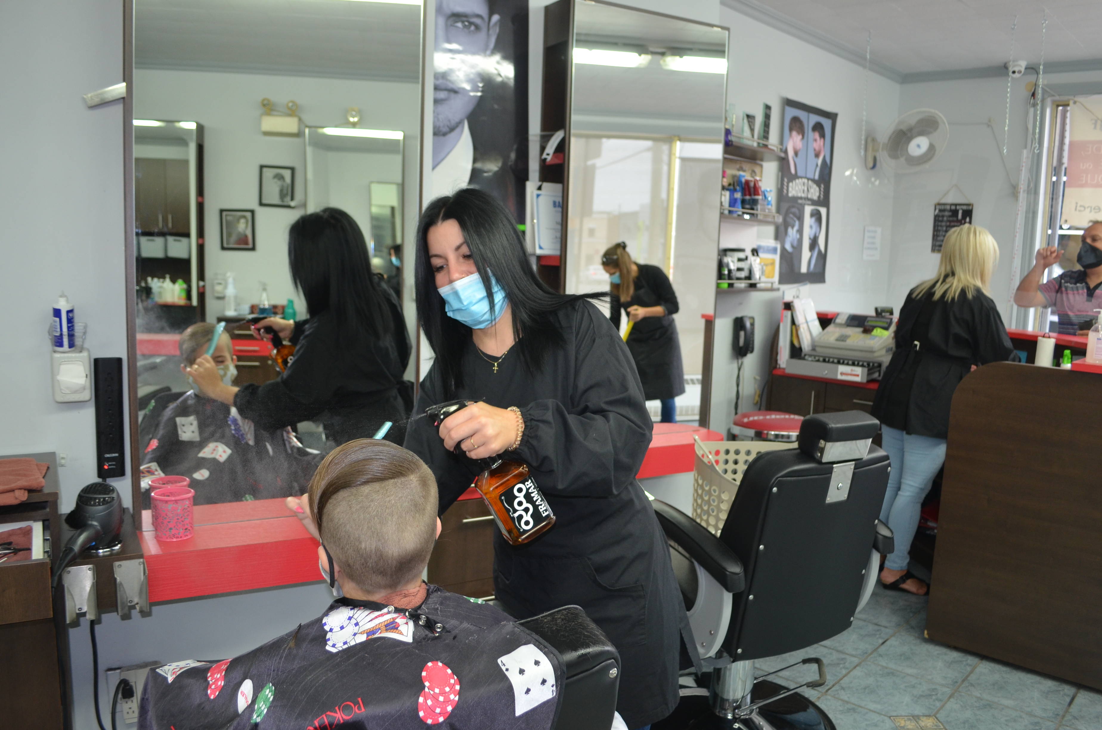 Rouvrir le salon de coiffure s’est avéré un casse-tête