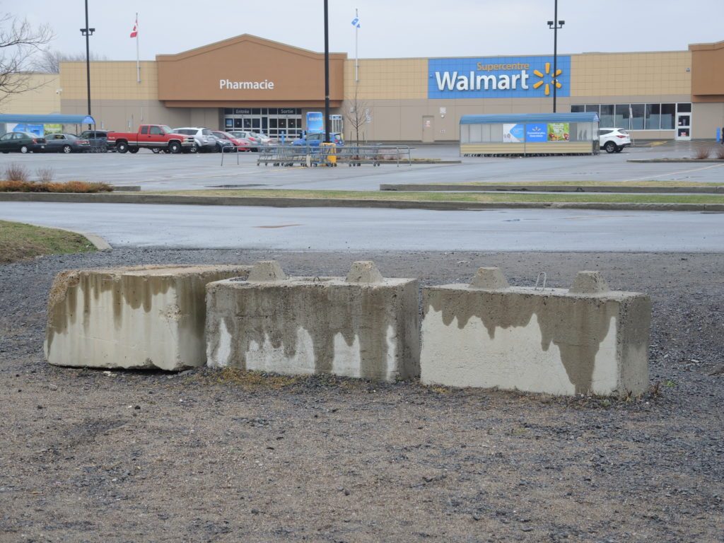 La connexion entre les stationnements commerciaux repoussée au printemps