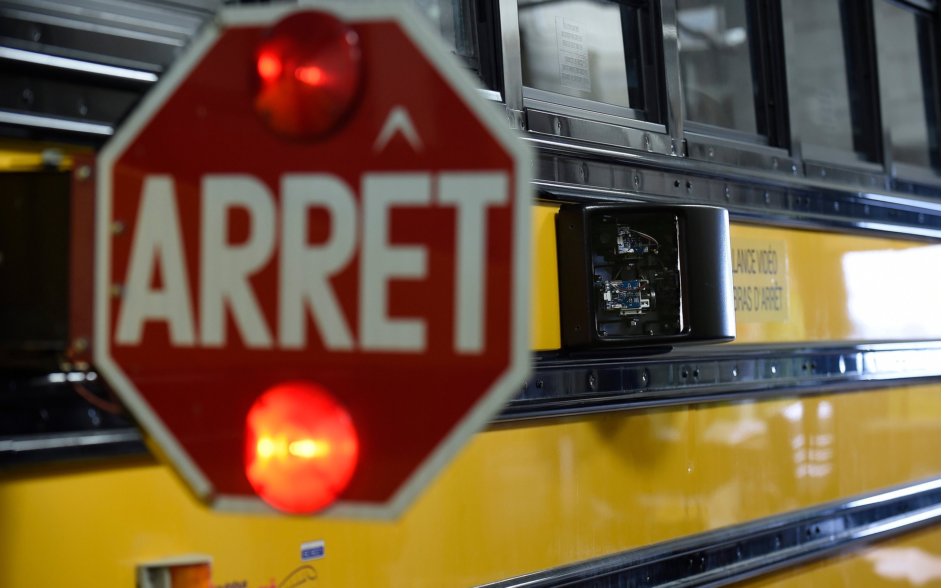 Laissé sur le bord de la route en raison d’un bâton de hockey
