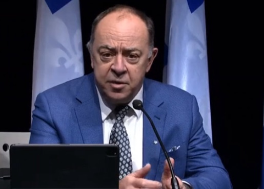 Variants de la COVID-19 : « C’est une course contre la montre », soutient Christian Dubé