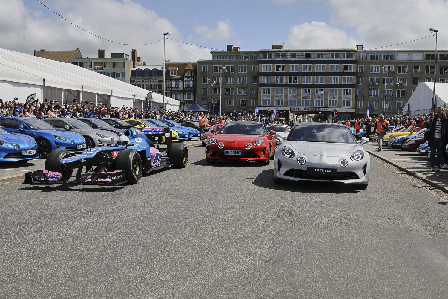 Un millier d’Alpine envahissent Dieppe pour célébrer le 100e anniversaire de Jean Rédélé