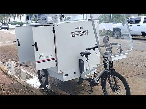 La poste américaine se promène en vélo électrique