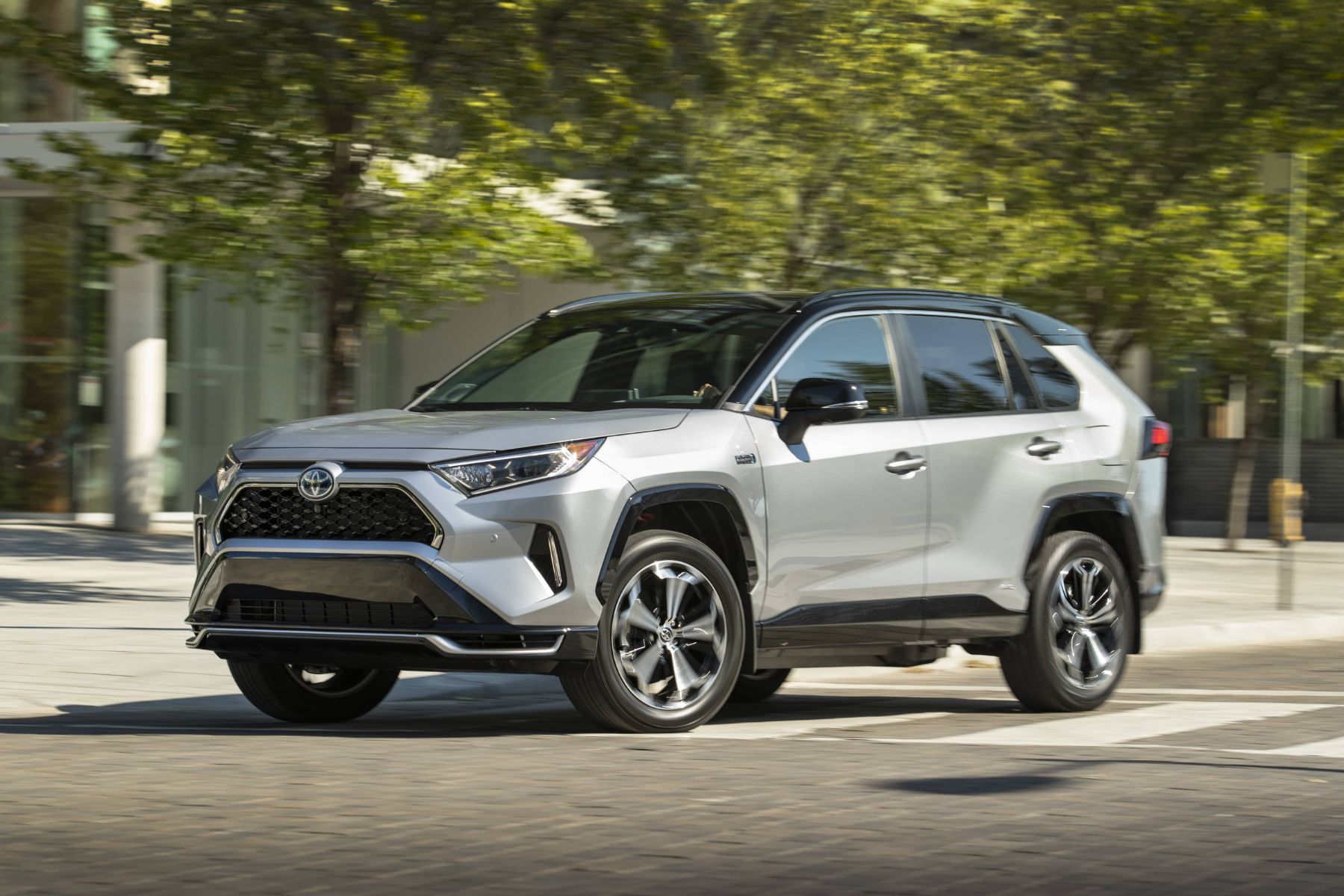 Image illustrant l'article: Toyota va remplacer les câbles défectueux sur les RAV4 hybride et Prime et ouvre une enquête