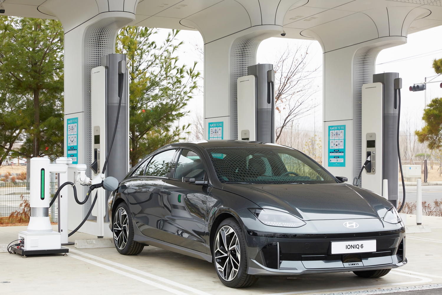 Hyundai présente son robot chargeur automatique pour VÉ