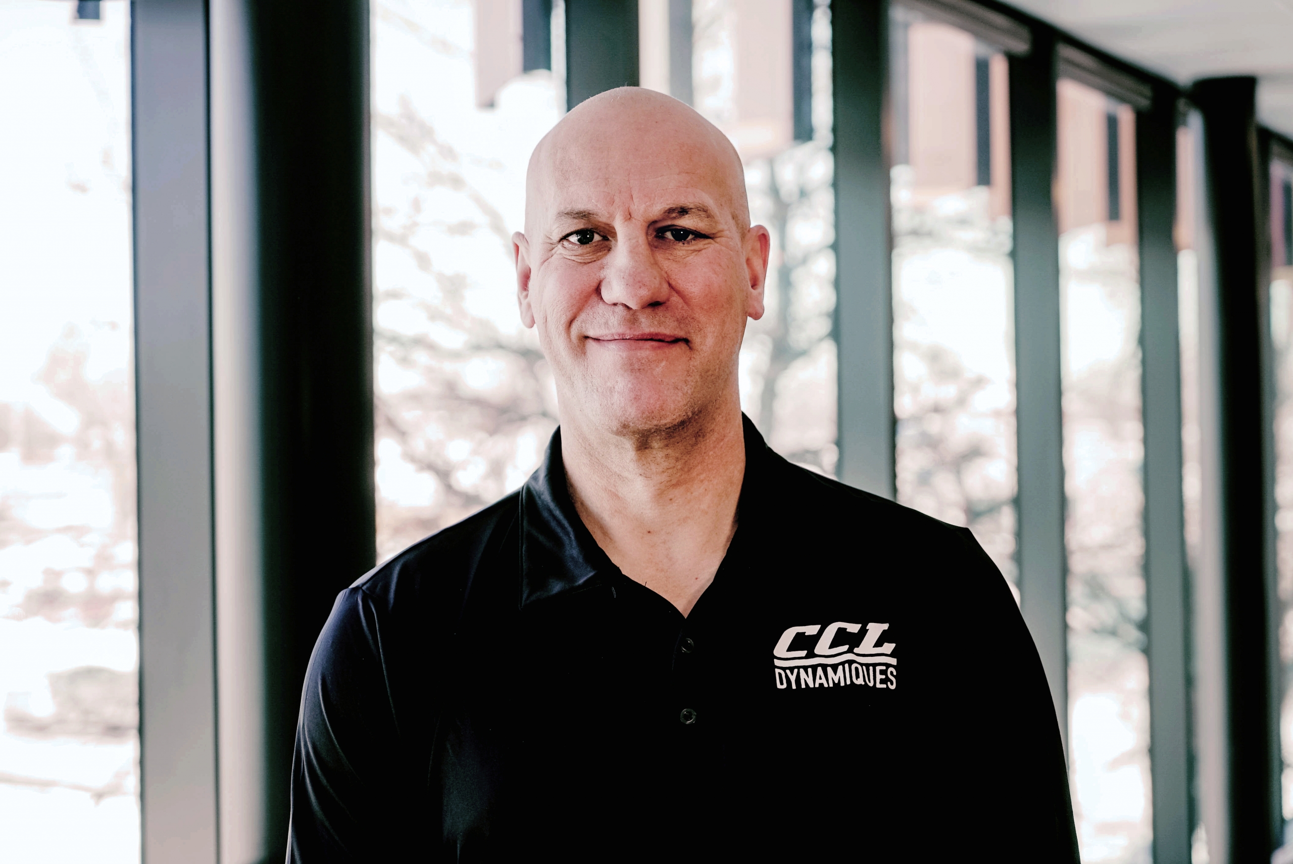 Ce barbier relève des défis et doit jouer des tours à tous ses clients!