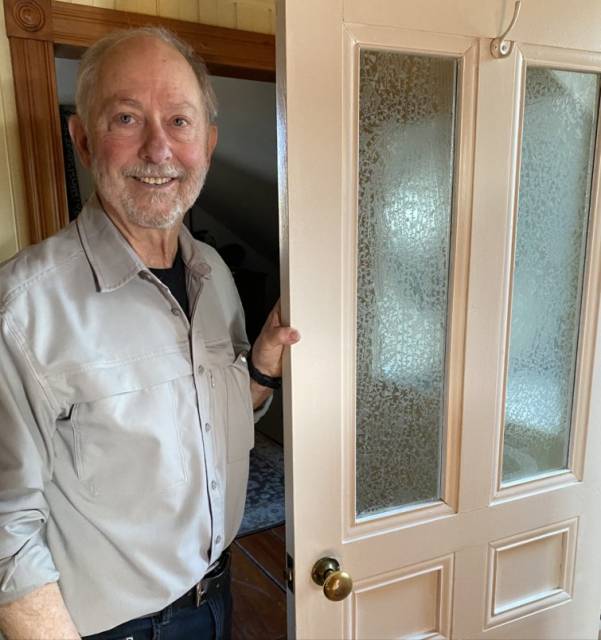 Un chat en crise identitaire