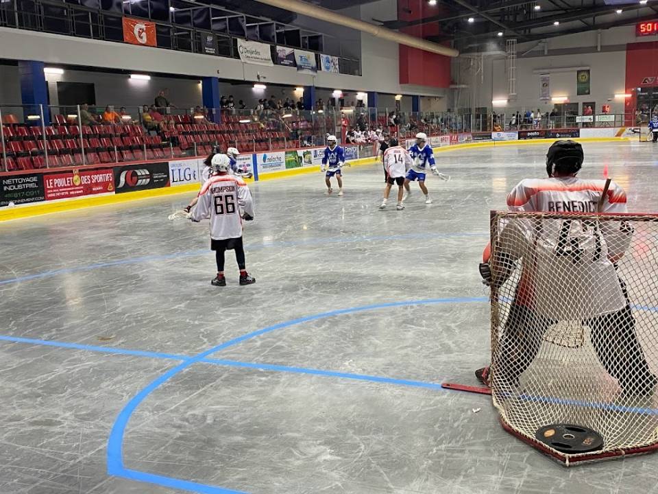 Le dauphin aime bien le Hula Hoop