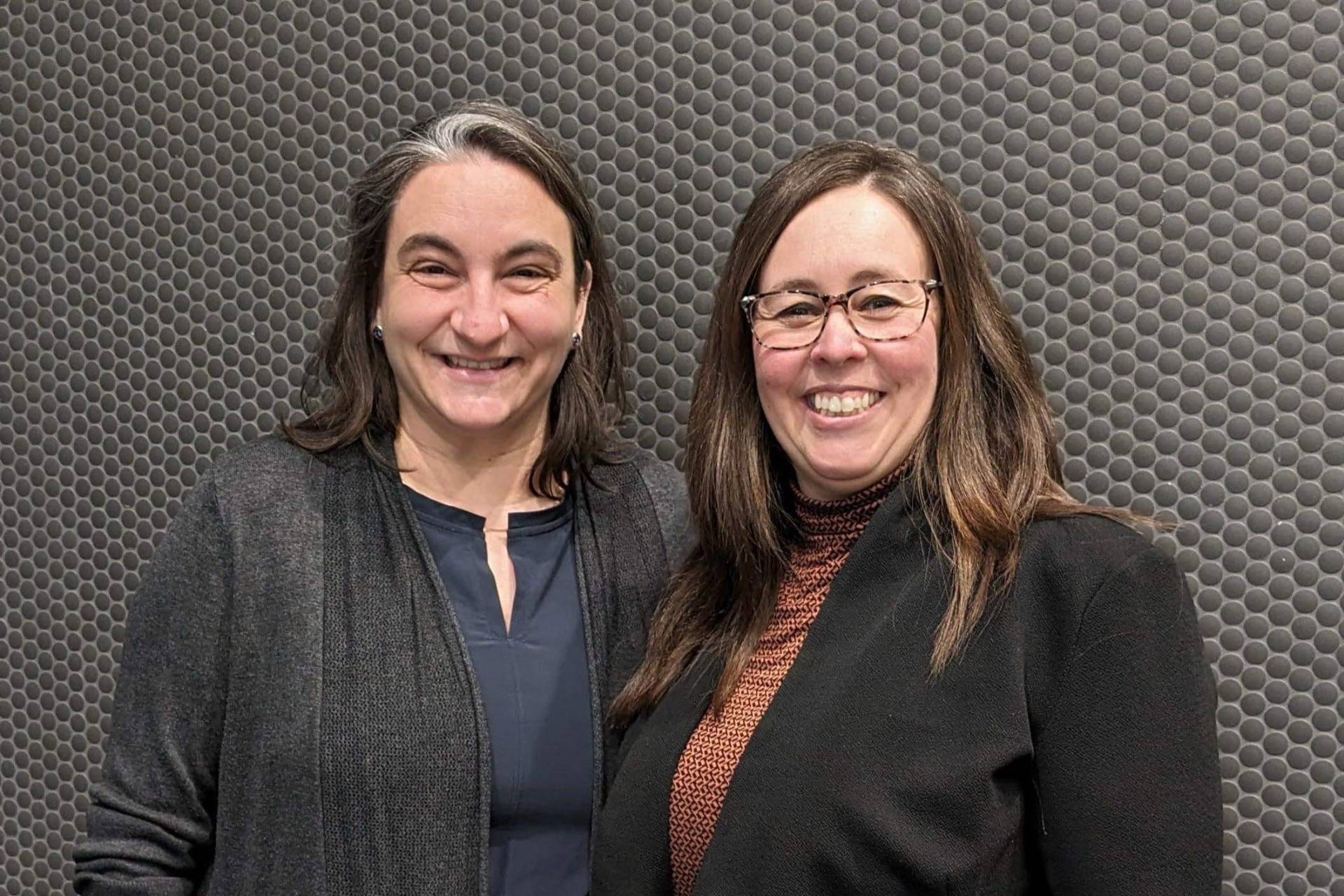 Le petit cochonnet au service au volant!