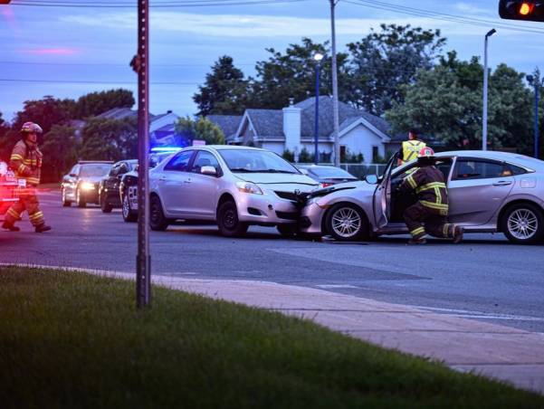 Un piano affamé mangeur de partition de musique