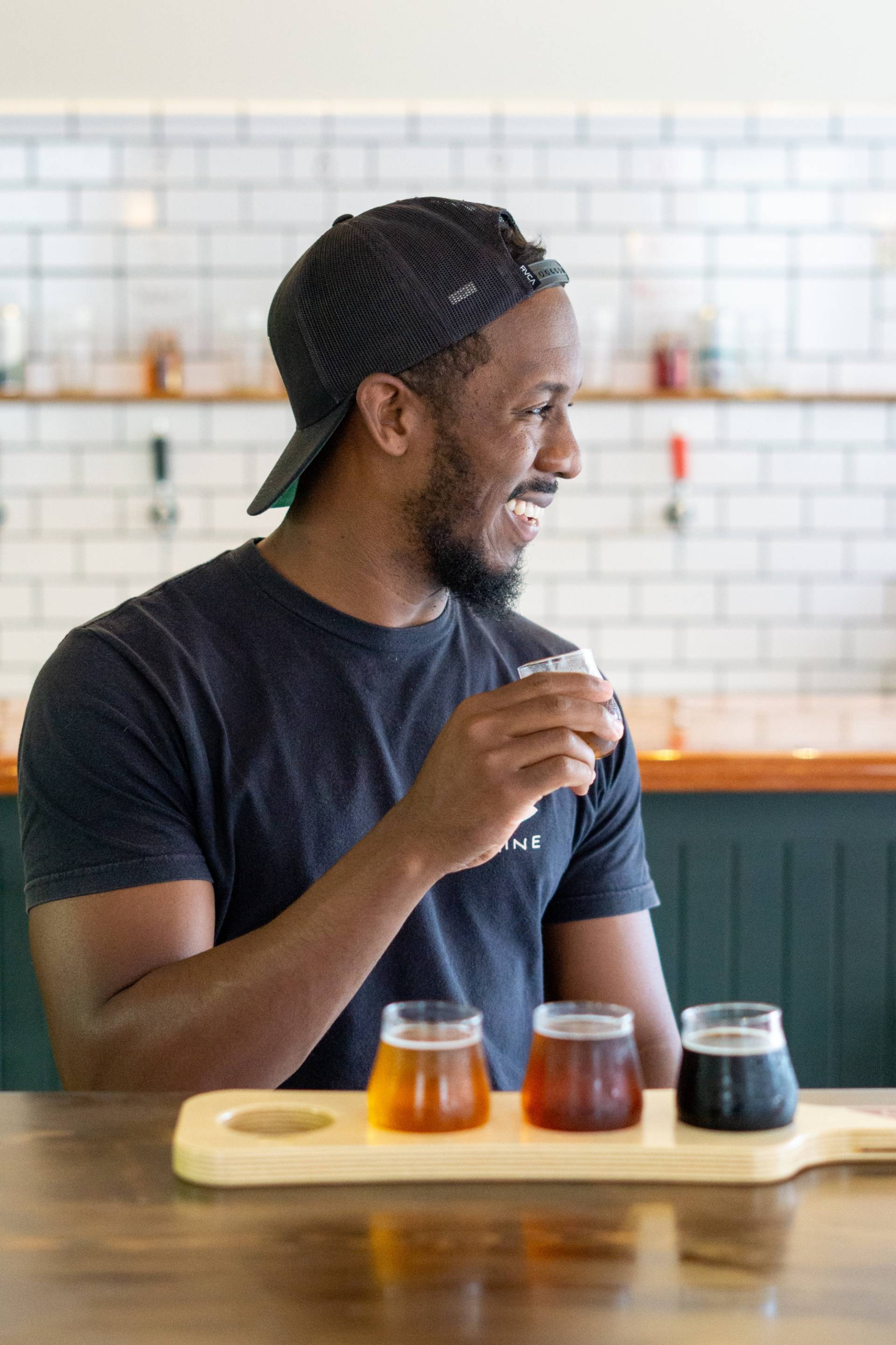 Il pense que c’est une personne réelle