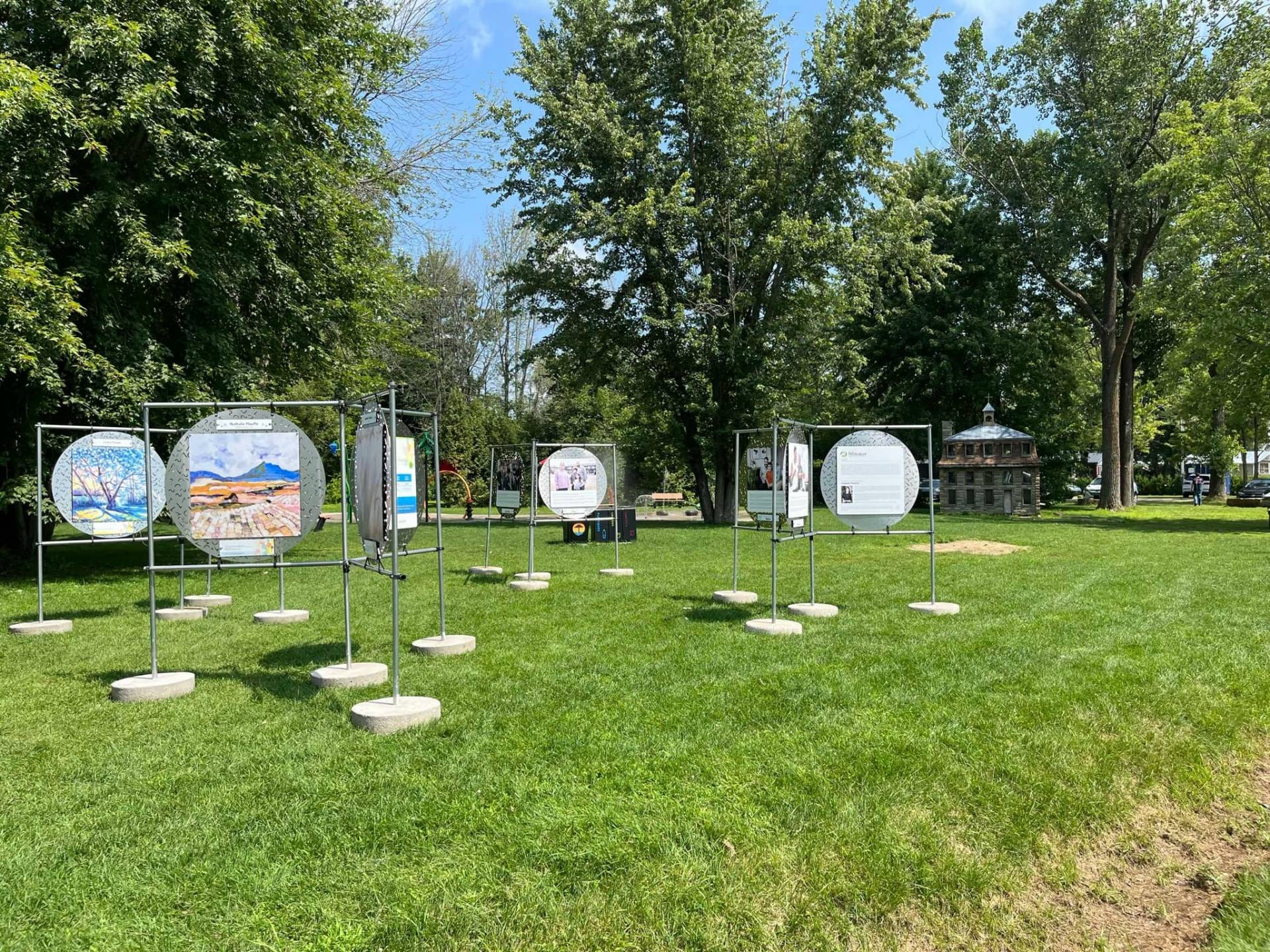 Un animal s&rsquo;est coincé la tête dans un jouet en crocodile