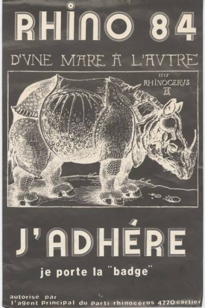 Un gars, une fille, les poubelles, le compostage et le recyclage