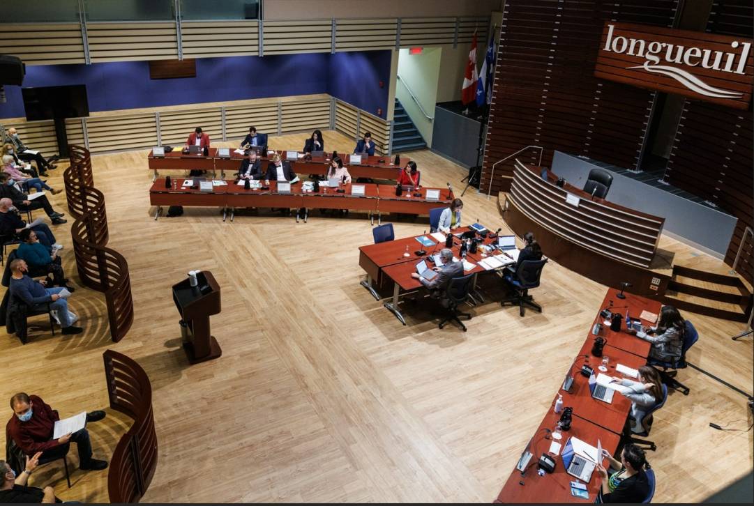 Sa fille n&rsquo;est pas impressionnée par le tour de manège