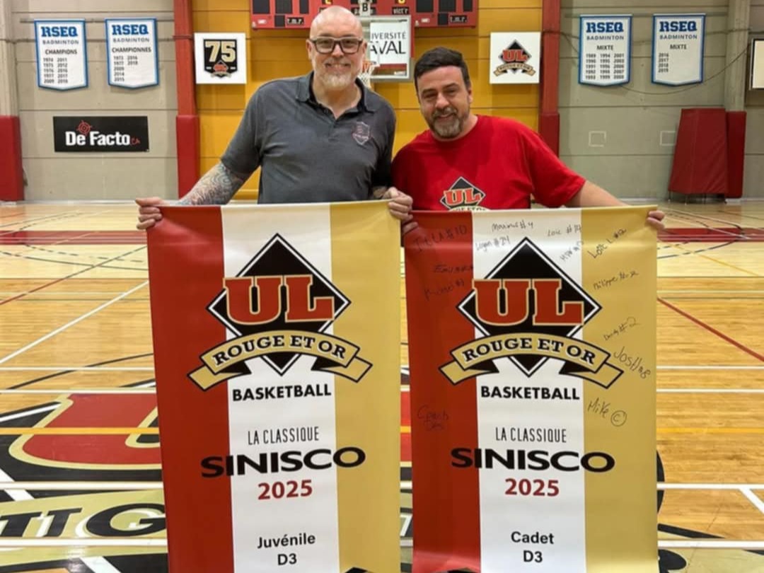 Un flamant rose peint sur un corps humain