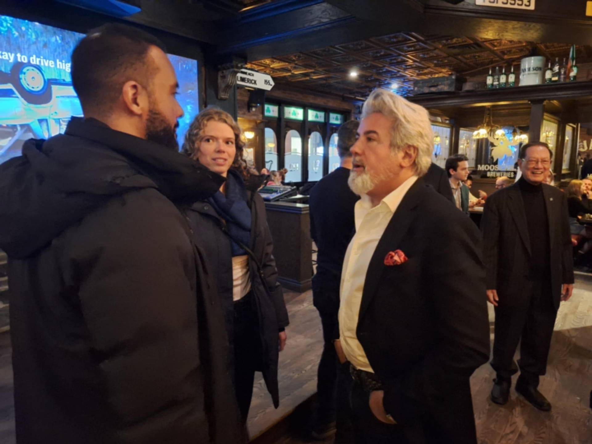 Une vache dans une voiture