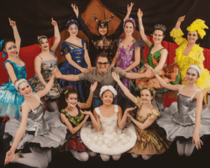 Un artiste renommé du costume et maquillage expose à Huntingdon