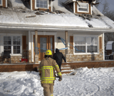 Les pompiers combattent les flammes et le froid à Les Cèdres