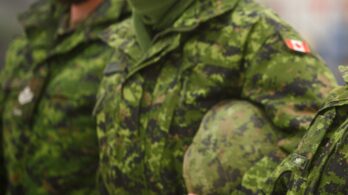 Un convoi militaire sur des autoroutes