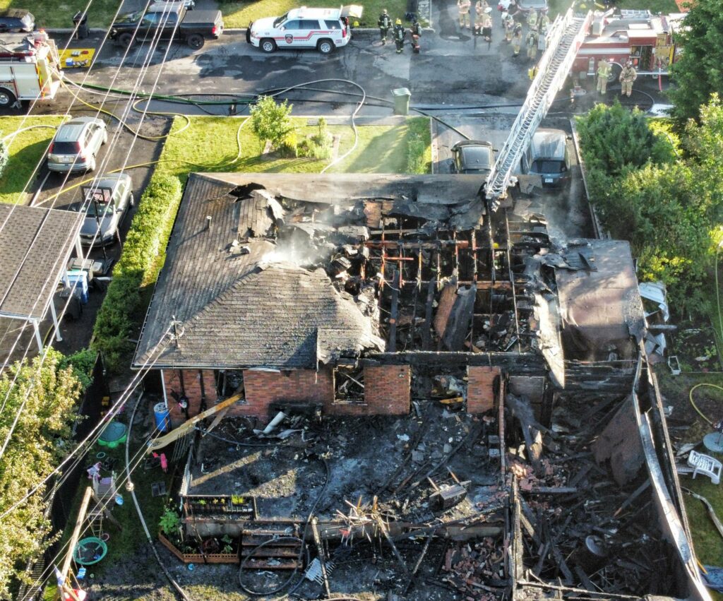 Une rivière et beaucoup plus que 100 déchets