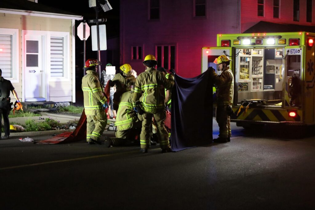 Elle conduit avec les capacités affaiblies et quitte la scène d’une collision