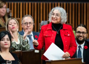 Claude DeBellefeuille sollicitera un nouveau mandat